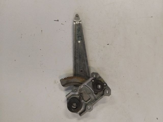 bontott SUZUKI SWIFT III Jobb hátsó Ablakemelő Szerkezet (Mechanikus)