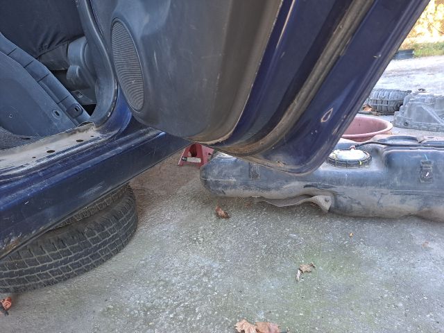 bontott SUZUKI SWIFT III Jobb hátsó Ajtó (Részeivel)