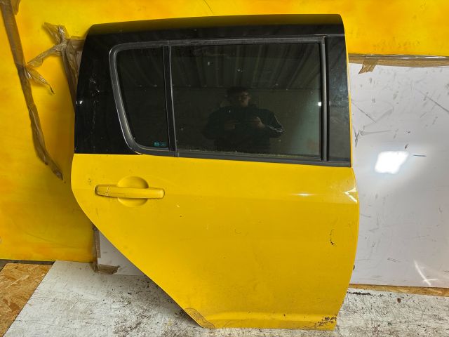 bontott SUZUKI SWIFT III Jobb hátsó Ajtó (Részeivel)