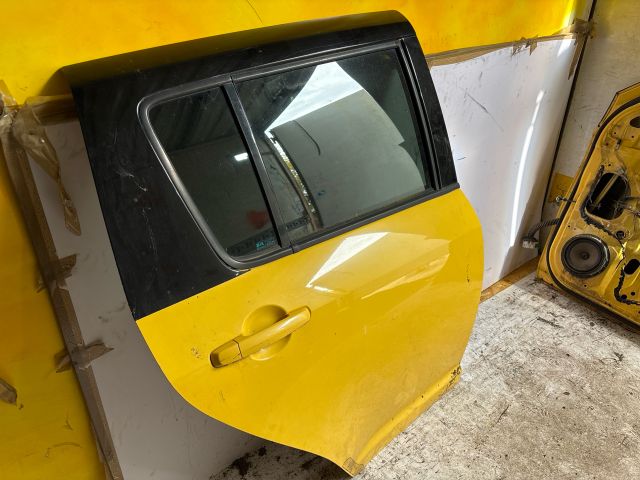 bontott SUZUKI SWIFT III Jobb hátsó Ajtó (Részeivel)