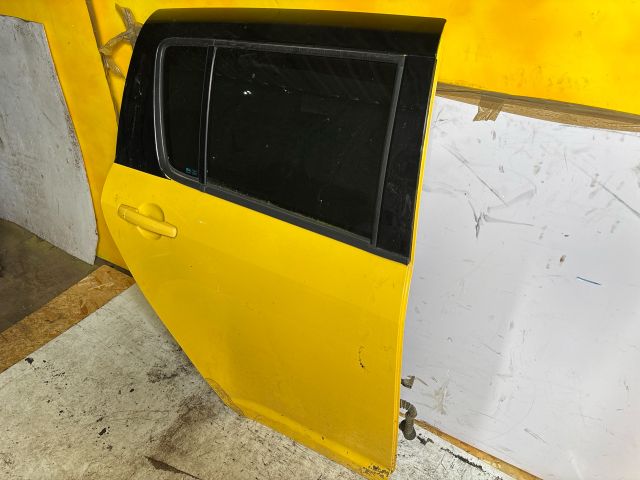 bontott SUZUKI SWIFT III Jobb hátsó Ajtó (Részeivel)