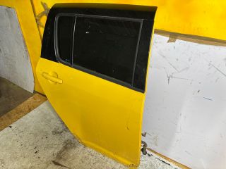bontott SUZUKI SWIFT III Jobb hátsó Ajtó (Részeivel)