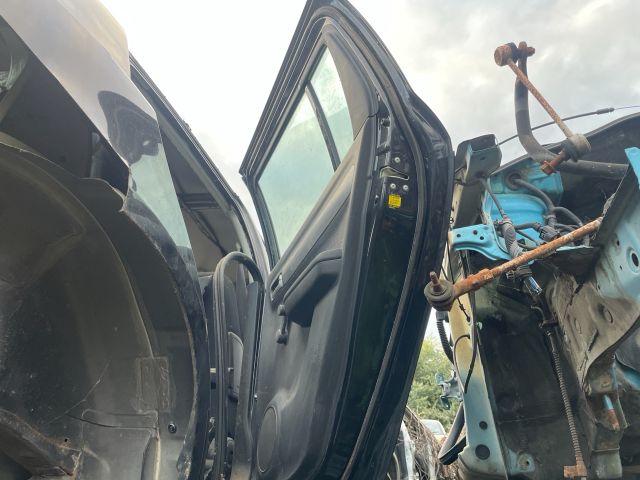 bontott SUZUKI SWIFT III Jobb hátsó Ajtó (Üres lemez)