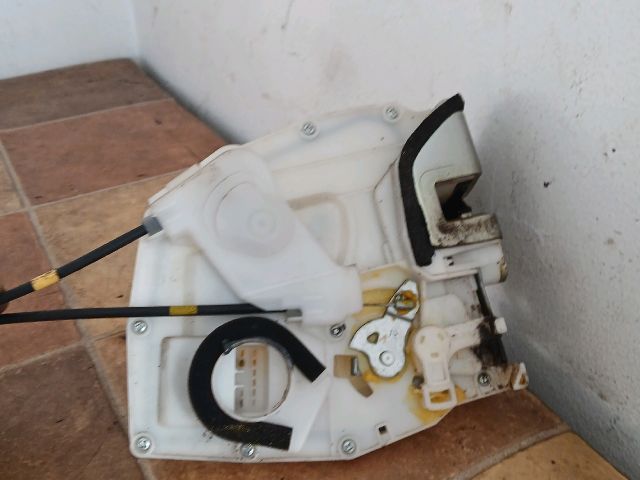 bontott SUZUKI SWIFT III Jobb hátsó Ajtózár