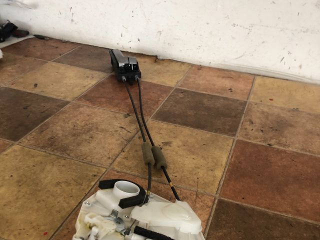 bontott SUZUKI SWIFT III Jobb hátsó Ajtózár