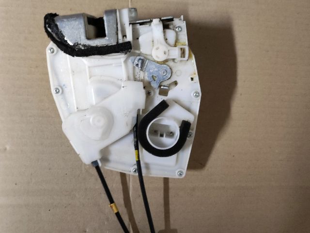 bontott SUZUKI SWIFT III Jobb hátsó Ajtózár