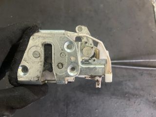 bontott SUZUKI SWIFT III Jobb hátsó Ajtózár