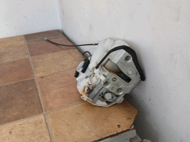 bontott SUZUKI SWIFT III Jobb hátsó Ajtózár