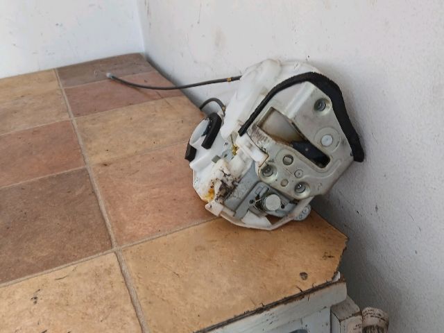 bontott SUZUKI SWIFT III Jobb hátsó Ajtózár