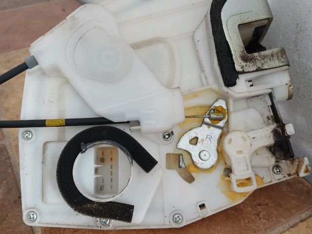 bontott SUZUKI SWIFT III Jobb hátsó Ajtózár