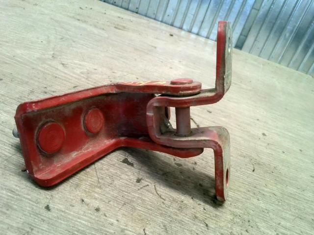 bontott SUZUKI SWIFT III Jobb hátsó Alsó Zsanér