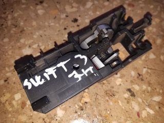 bontott SUZUKI SWIFT III Jobb hátsó Belső Kilincs