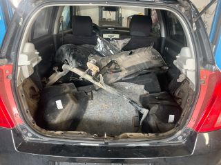 bontott SUZUKI SWIFT III Jobb hátsó Gumikéder