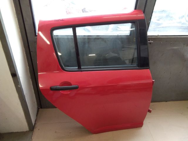 bontott SUZUKI SWIFT III Jobb hátsó Kilincs Hátulja