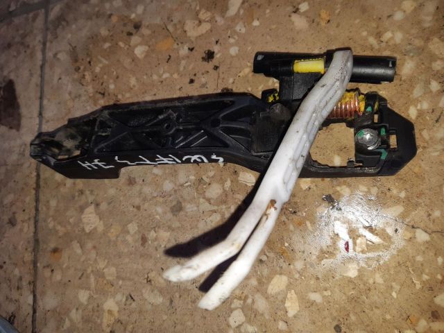 bontott SUZUKI SWIFT III Jobb hátsó Külső Kilincsfészek