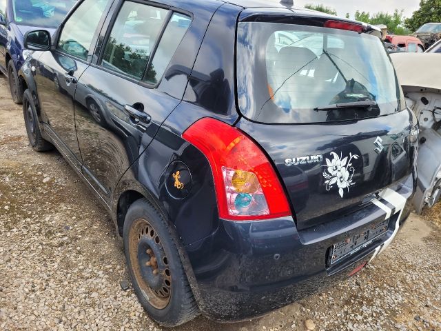 bontott SUZUKI SWIFT III Jobb Hátsó Lámpa Foglalat