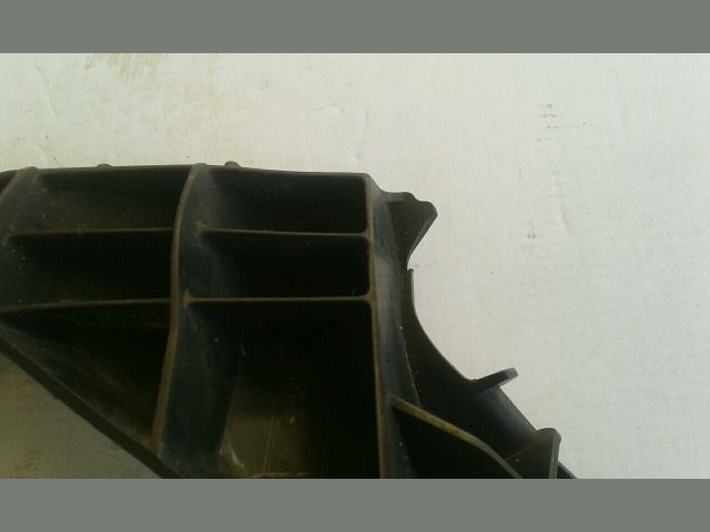 bontott SUZUKI SWIFT III Jobb hátsó Lökhárító Tartó (Műanyag)