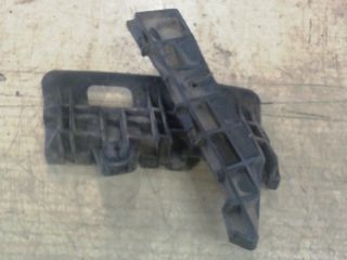 bontott SUZUKI SWIFT III Jobb hátsó Oldal Lökhárító Tartó (Műanyag)