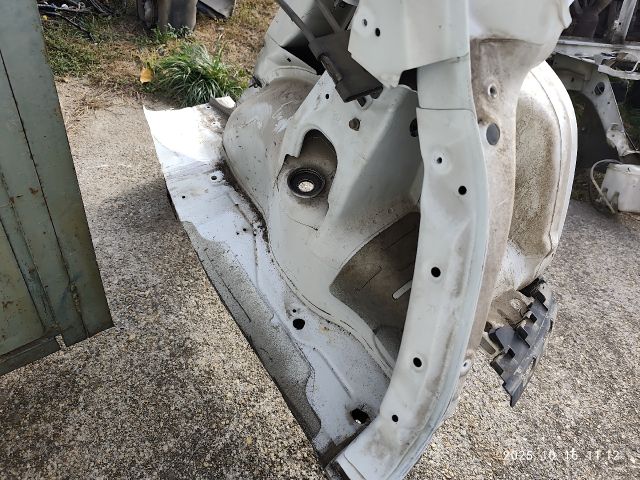 bontott SUZUKI SWIFT III Jobb hátsó Sárvédő