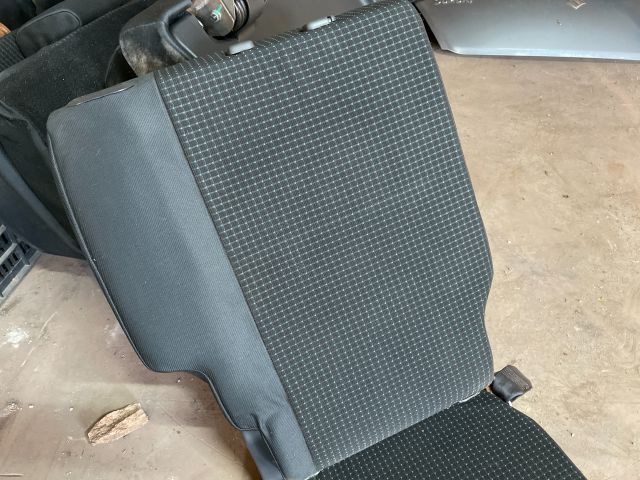 bontott SUZUKI SWIFT III Jobb hátsó Ülés