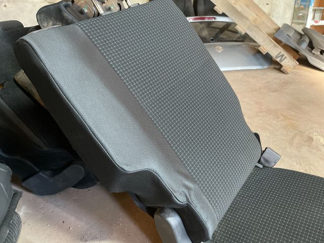 bontott SUZUKI SWIFT III Jobb hátsó Ülés