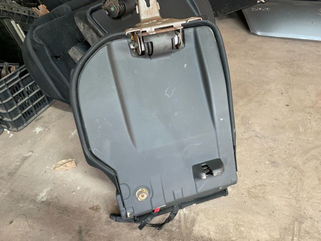 bontott SUZUKI SWIFT III Jobb hátsó Ülés