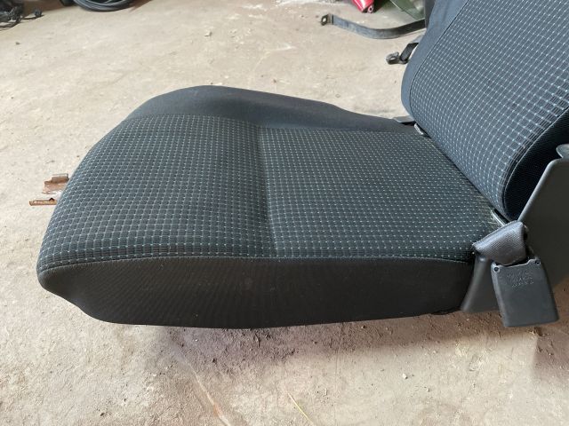 bontott SUZUKI SWIFT III Jobb hátsó Ülés