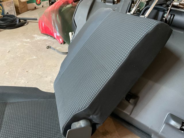 bontott SUZUKI SWIFT III Jobb hátsó Ülés