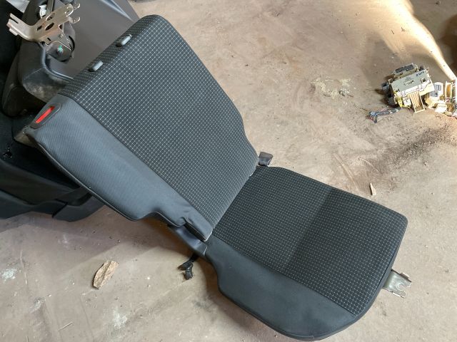 bontott SUZUKI SWIFT III Jobb hátsó Ülés