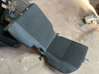 bontott SUZUKI SWIFT III Jobb hátsó Ülés