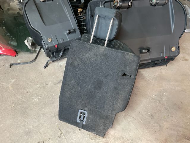 bontott SUZUKI SWIFT III Jobb hátsó Ülés