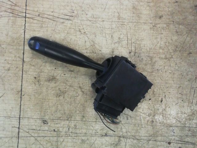 bontott SUZUKI SWIFT III Jobb Kormánykapcsoló Ablaktörlő