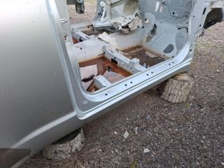 bontott SUZUKI SWIFT III Jobb Küszöb