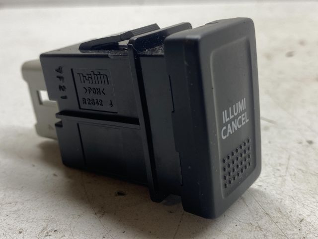 bontott SUZUKI SWIFT III Kapcsoló (Magában)