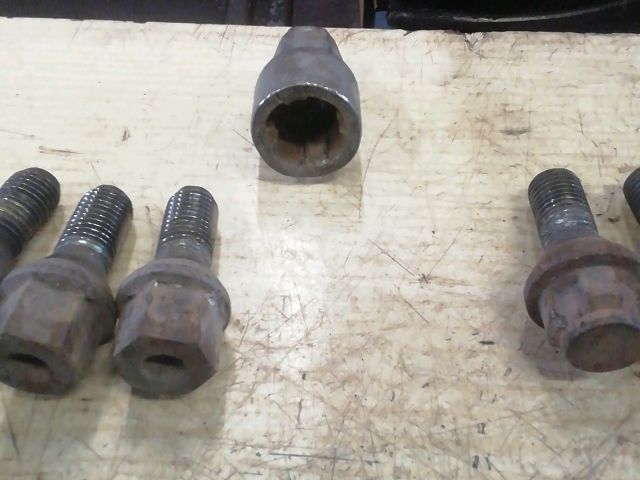 bontott SUZUKI SWIFT III Kerék Csavar Szett