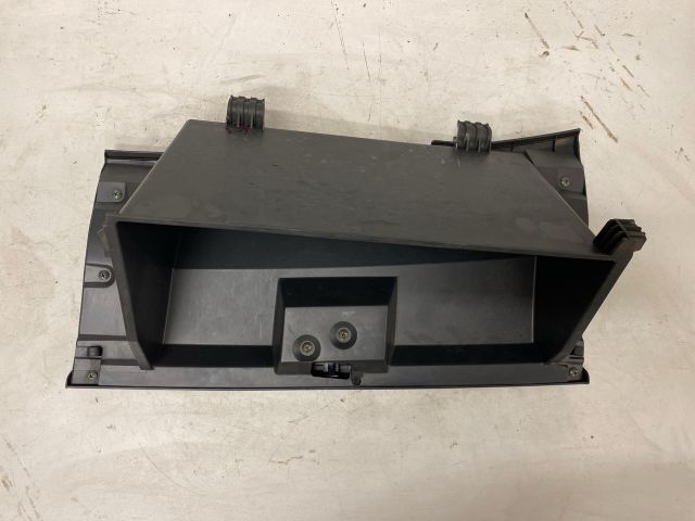 bontott SUZUKI SWIFT III Kesztyűtartó Ajtó