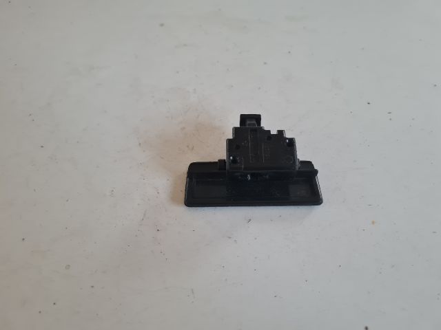 bontott SUZUKI SWIFT III Kesztyűtartó Nyitó Kar / Gomb