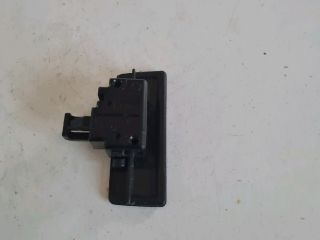 bontott SUZUKI SWIFT III Kesztyűtartó Nyitó Kar / Gomb