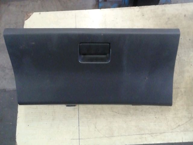 bontott SUZUKI SWIFT III Kesztyűtartó