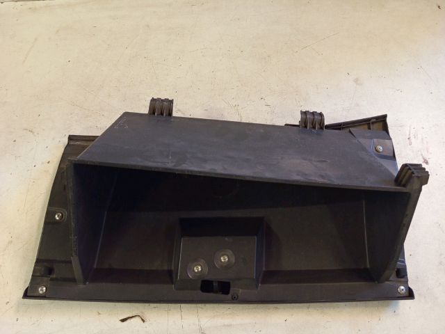 bontott SUZUKI SWIFT III Kesztyűtartó