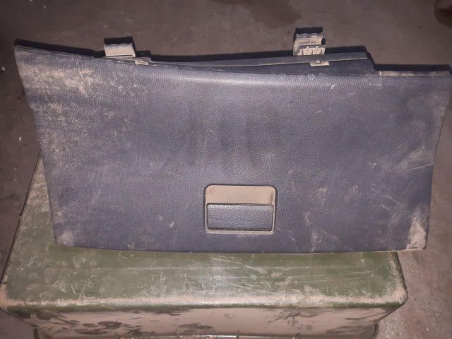 bontott SUZUKI SWIFT III Kesztyűtartó