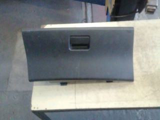 bontott SUZUKI SWIFT III Kesztyűtartó