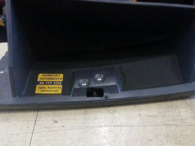 bontott SUZUKI SWIFT III Kesztyűtartó