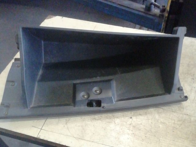 bontott SUZUKI SWIFT III Kesztyűtartó