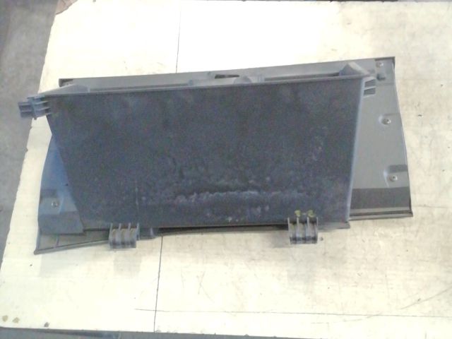 bontott SUZUKI SWIFT III Kesztyűtartó