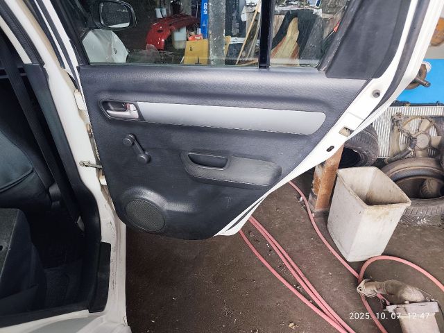 bontott SUZUKI SWIFT III Kesztyűtartó