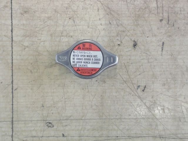 bontott SUZUKI SWIFT III Kiegyenlítőtartály Sapka