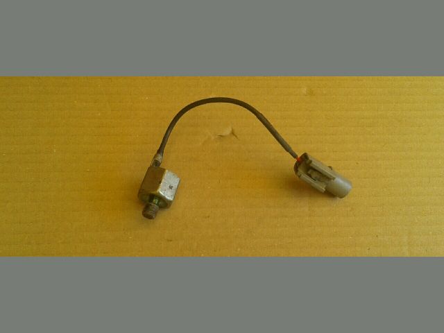 bontott SUZUKI SWIFT III Kopogás Jeladó