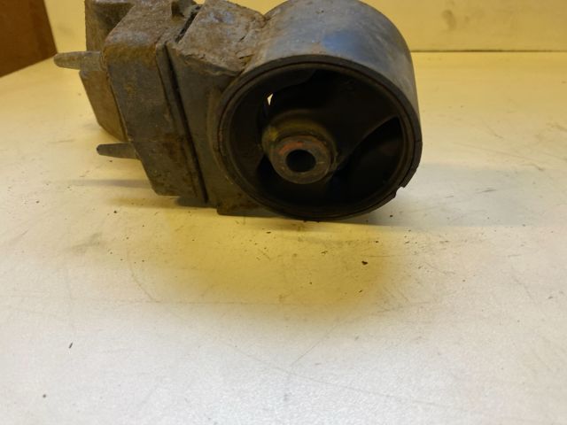 bontott SUZUKI SWIFT III Motor Tartó Bak Bal