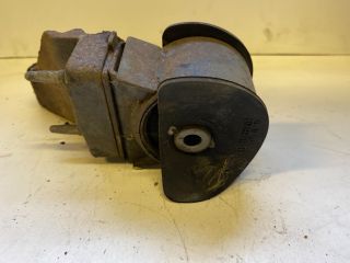 bontott SUZUKI SWIFT III Motor Tartó Bak Bal